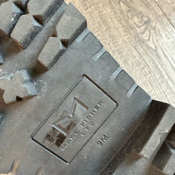 MARC FISHER Pirro Chelsea Lugsole Ankle Bootie - Picture 5 of 7